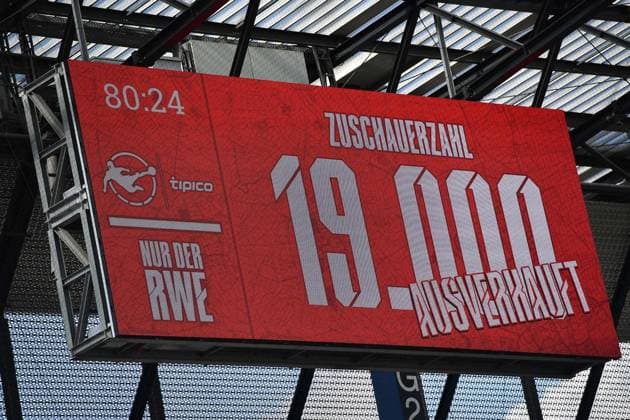 Rot Weiss Essen vs. Hansa Rostock ** FOR EDITORIAL USE ONLY ** EDITORIAL USE ONLY ** p Soccer 3rd Division, Matchday 7: Rot-Weiss Essen vs. Hansa Rostock on September 20, 2026, at the Stadion an der Hafenstrasse in Essen. The scoreboard displays the attendance. Germany, North Rhine-Westphalia, Essen. Copyright ThorstenxTillmann Copyright: ThorstenxTillmann doc87onv7sw5ub90zj71f95 ,EDITORIAL USE ONLY Copyright: ThorstenxTillmann