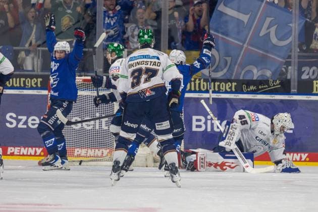 DEL, German Ice Hockey League, 2026–27 Season, Matchday 2: Adler Mannheim vs. Eisbären Berlin - Matthias Plachta, 22, Mannheim (not pictured), scores the tying goal to make it 2–2 Copyright: xUdoxHerrmannx