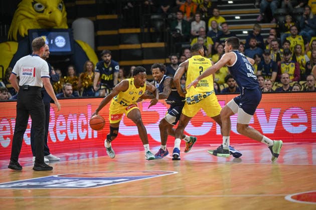 September 20, 2026, GER, Basketball, Bundesliga 1 Matchday, 2026–2027 Season, Oldenburg, EWE Arena, EWE Baskets Oldenburg vs. Syntainics MBC Jeremy ROACH EWE Baskets Oldenburg 5 DeLonnie HUNT Syntainics MBC 3 Demajeo WIGGINS EWE Baskets Oldenburg 2 Jure PLANINIC Syntainics MBC 44 Oldenburg EWE Arena Lower Saxony Germany Copyright: xnordphotoxGmbHx xRojahnx