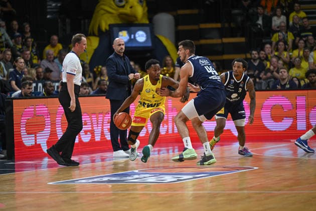September 20, 2026, GER, Basketball, Bundesliga 1 Matchday, 2026–2027 Season, Oldenburg, EWE Arena, EWE Baskets Oldenburg vs. Syntainics MBC Jeremy ROACH EWE Baskets Oldenburg 5 Jure PLANINIC Syntainics MBC 44 Oldenburg EWE Arena Lower Saxony Germany Copyright: xnordphotoxGmbHx xRojahnx