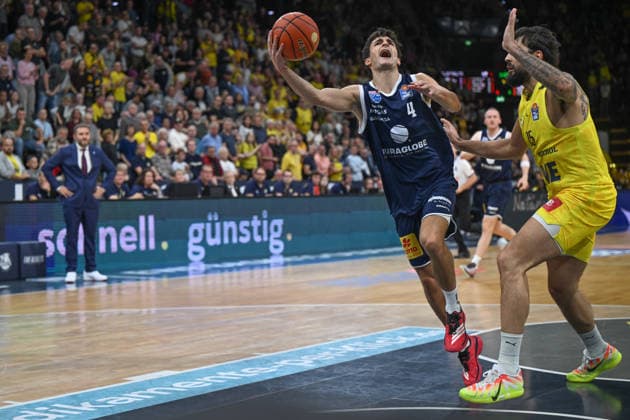 September 20, 2026, GER, Basketball, Bundesliga 1 Matchday, 2026–2027 Season, Oldenburg, EWE Arena, EWE Baskets Oldenburg vs. Syntainics MBC Vuk RADOJICIC Syntainics MBC 4 Marcel KEßEN EWE Baskets Oldenburg 15 Oldenburg EWE Arena Lower Saxony Germany Copyright: xnordphotoxGmbHx xRojahnx