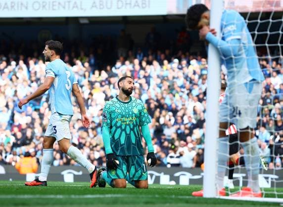 Manchester City goalkeeper Gianluigi Donnarumma looks dejected Manchester City v Sunderland, Premier League, Football, Etihad Stadium, Manchester, UK - 20 Sep 2026Manchester Etihad Stadium United Kingdom EDITORIAL USE ONLY No use with unauthorised audio, video, data, fixture lists, club league logos or live services. Online in-match use limited to 120 images, no video emulation. No use in betting, games or single club league player publications.  Copyright: xMattxWest Shutterstockx 17160119am