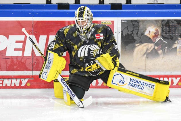 Straubing Tigers vs. Krefeld Pinguine, Ice Hockey, German Ice Hockey League, Penny DEL, Matchday 1, 2026–2027 Season, September 23, 2026, Julius Schulte, Krefeld Pinguine, Men s Ice Hockey, German Ice Hockey League, Penny DEL, Matchday 1, 2026–2027 Season on September 20, 2026, at the Eisstadion am Pulverturm, Straubing Tigers (blue) vs. Krefeld Pinguine (white)