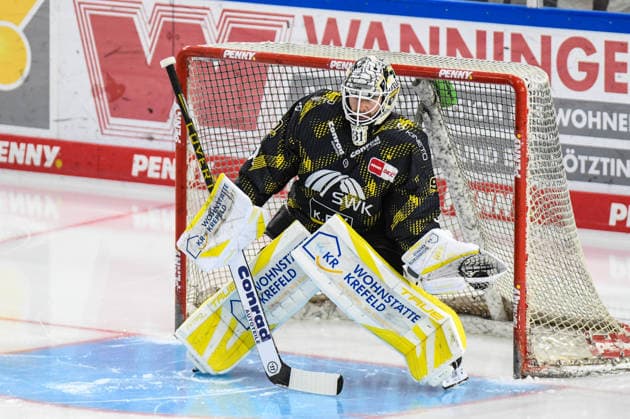 Straubing Tigers vs. Krefeld Pinguine, Ice Hockey, German Ice Hockey League, Penny DEL, Matchday 1, 2026–2027 Season, September 23, 2026, Felix Bick, Krefeld Pinguine, Men s Ice Hockey, German Ice Hockey League, Penny DEL, Matchday 1, 2026–2027 Season on September 20, 2026, at the Eisstadion am Pulverturm, Straubing Tigers (blue) vs. Krefeld Pinguine (white)