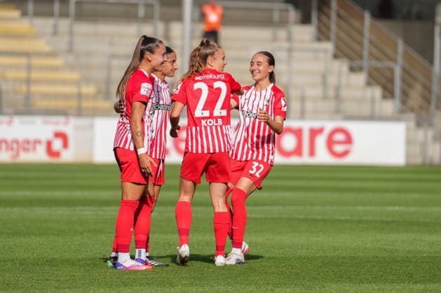 Google Pixel Women s Bundesliga: SC Freiburg vs. Bayer 04 Leverkusen, September 20, 2026—Celebration of the 1-0 goal, scored via an own goal. Google Pixel Women s Bundesliga: SC Freiburg vs. Bayer 04 Leverkusen, Dreisamstadion, September 20, 2026 DFB and DFL regulations prohibit any use of photographs as image sequences and or quasi-video u009D Copyright: xBEAUTIFULxSPORTS Boscox