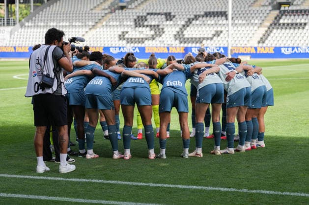 Google Pixel Women s Bundesliga: SC Freiburg vs. Bayer 04 Leverkusen, September 20, 2026. The Leverkusen women s team huddle. Google Pixel Women s Bundesliga: SC Freiburg vs. Bayer 04 Leverkusen, Dreisamstadion, September 20, 2026 DFB and DFL regulations prohibit any use of photographs as image sequences and or quasi-video. Copyright: xBEAUTIFULxSPORTS Boscox