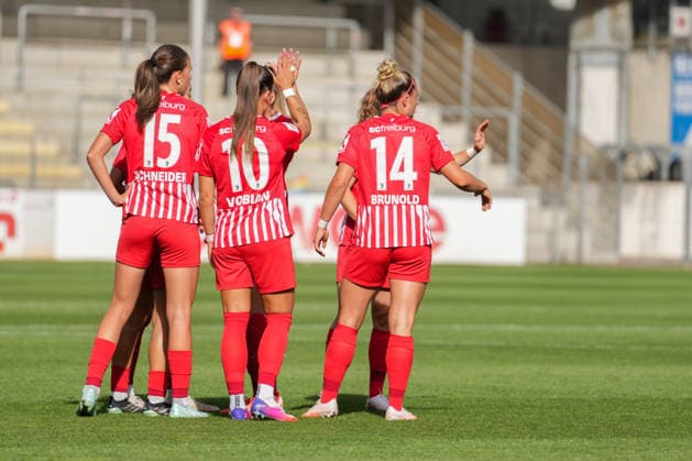 Google Pixel Women s Bundesliga: SC Freiburg vs. Bayer 04 Leverkusen, September 20, 2026—Celebration of the 1–0 goal scored via an own goal. Google Pixel Women s Bundesliga: SC Freiburg vs. Bayer 04 Leverkusen, Dreisamstadion, September 20, 2026 DFB and DFL regulations prohibit any use of photographs as image sequences and or quasi-video. Copyright: xBEAUTIFULxSPORTS Boscox
