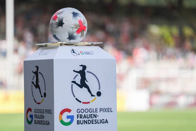 Google Pixel Women s Bundesliga: SC Freiburg vs. Bayer 04 Leverkusen, September 20, 2026—Match ball on a pedestal featuring the Google Pixel Women s Bundesliga logo. Google Pixel Women s Bundesliga: SC Freiburg vs. Bayer 04 Leverkusen, Dreisamstadion, September 20, 2026. DFB and DFL regulations prohibit any use of photographs as image sequences and or quasi-video. Copyright: xBEAUTIFULxSPORTS Boscox