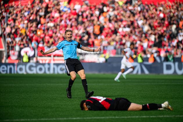 LEVERKUSEN, GERMANY - 20 SEPTEMBER, 2026: Afonso Moreira, Clemens Neitzel-Petersen, assistant referee - The Bundesliga match Bayer 04 Leverkusen vs. RB Leipzig at BayArena.  Copyright: xVitaliixKliuievx