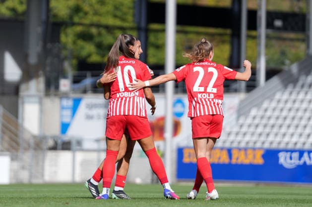 Ilayda Acikgöz Ilayda Acikgoez SC Freiburg, 30, Selina Vobian SC Freiburg, 10, Lisa Kolb SC Freiburg, 22 Goal celebration, Emotions, Cheering, Goal scored, Shot on goal, Goal, Germany, Soccer, Google Pixel Women s Bundesliga, Matchday 5, 2026–2027, SC Freiburg vs. Bayer 04 Leverkusen, September 20, 2026, Dreisamstadion, Freiburg, Dreisamstadion, Baden-Württemberg, Germany Copyright: xArnexAmbergx