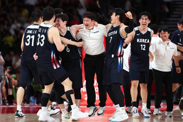 Republic of Korea team group, Mannschaftsbild, Totale (KOR), SEPTEMBER 20, 2026 - Basketball : Men s Final match between Japan 57-67 Republic of Korea at Aichi International Arena during the Asian Games Aichi-Nagoya 2026 in Aichi, Japan.  aflo_349517567 KenichiroxOganex