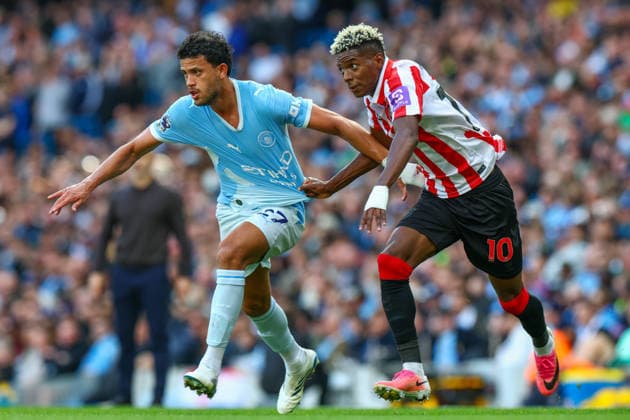 20th September 2026; Etihad Stadium, Manchester, England; Premier League Football, Manchester City versus Sunderland; Matheus Nunes of Manchester City and Nilson Angulo of Sunderland RogerxEvans