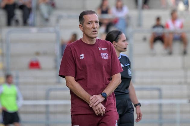 Roberto Paetzold, Bayer 04 Leverkusen Women s Team, Coach with a neutral expression (GER), SC Freiburg vs. Bayer 04 Leverkusen, Women s Soccer, Bundesliga, Matchday 5, 2026–2027 Season, September 20, 2026 DFB regulations prohibit any use of photographs as image sequences and or quasi-video GER, SC Freiburg vs. Bayer 04 Leverkusen, Women’s Soccer, Bundesliga, Matchday 5, 2026–2027 Season, September 20, 2026, Freiburg Copyright: xEibner-Pressefotox EP_THS