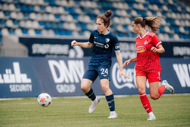 20.09.26, Women, Football, 2.Bundesliga, Season 2026 2027, VFL Bochum 1848 - 1.FC Köln II, Matchday 7 Alina Angerer ( 24 - VfL Bochum 1848) in a duel with Alina Kerschbaumer ( 26 - 1. FC Köln II) BOCHUM Lohrheidestadion, Bochum-Wattenscheid NRW Deutschland