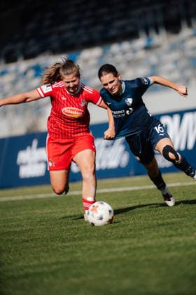 20.09.26, Women, Football, 2.Bundesliga, Season 2026 2027, VFL Bochum 1848 - 1.FC Köln II, Matchday 7 Emely Joester ( 16 - VfL Bochum 1848) in a duel with a 1.FC Köln II player BOCHUM Lohrheidestadion, Bochum-Wattenscheid NRW Deutschland