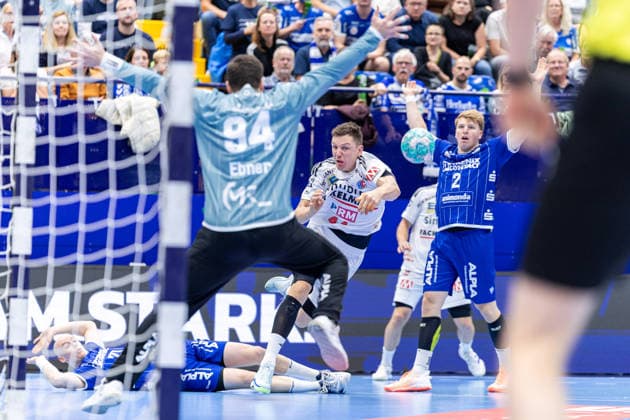 L R Leve Carstensen, TBV Lemgo Lippe, 21 (on the floor), Domenico Ebner, TBV Lemgo Lippe, 94, Christoph Steinert, HC Erlangen, 44, Lukas Hutecek, TBV Lemgo Lippe, 02 GER, TBV Lemgo Lippe vs. HC Erlangen, Handball, 1st Bundesliga, Matchday 5, 2026–2027 season, September 20, 2026 GER, TBV Lemgo Lippe vs. HC Erlangen, Handball, 1st Bundesliga, Matchday 5, 2026–2027 Season, September 20, 2026 Lemgo Copyright: xEibner-Pressefoto JanxRollingerx EP_JSK