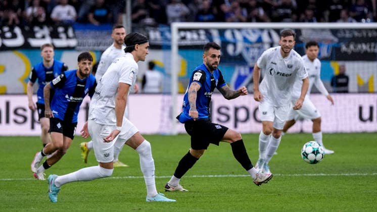 From left: Antonio Tikvic Münster, 4, Goncalo de Almeida Gregorio SV Waldhof, 9, tackle, game scene, duel, tackle, tackling, dynamism, action, 20 09 2026, Mannheim, Germany, soccer, 3rd League, SV Waldhof Mannheim vs. SC Preußen Münster, DFB and DFL regulations prohibit any use of photographs as image sequences and or quasi-video xozx