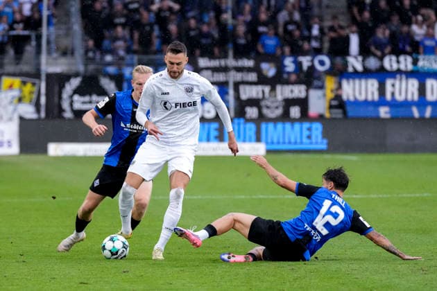 From left: Julian Rieckmann (SV Waldhof), 21; Felix Higl (Münster), 33; Vincent Thill (SV Waldhof), 12; tackle, game scene, duel, tackle, tackling, dynamism, action, September 20, 2026, Mannheim, Germany, soccer, 3rd Division, SV Waldhof Mannheim vs. SC Preußen Münster, DFB and DFL regulations prohibit any use of photographs as image sequences and or quasi-video xozx