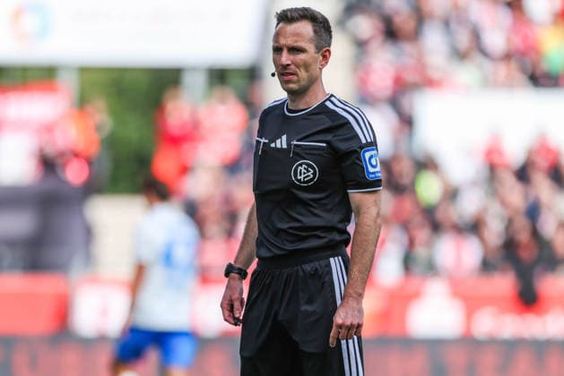 Soccer, 3rd Division, Matchday 7: Rot Weiss Essen vs. Hansa Rostock on September 20, 2026, at the Stadion an der Hafenstraße in Essen. Referee: Lukas Benen (Nordhorn). DFB regulations prohibit any use of photographs as image sequences and or quasi-video. xJRx