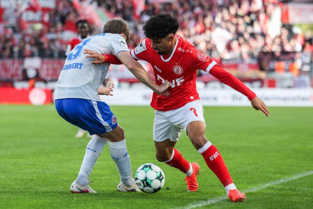 Soccer, 3rd Division, Matchday 7: Rot Weiss Essen vs. Hansa Rostock on September 20, 2026, at the Stadion an der Hafenstraße in Essen. Florian Bohnert (Rostock, left), Aiman Dardari (Essen, right). DFB regulations prohibit any use of photographs as image sequences and or quasi-video. xJRx