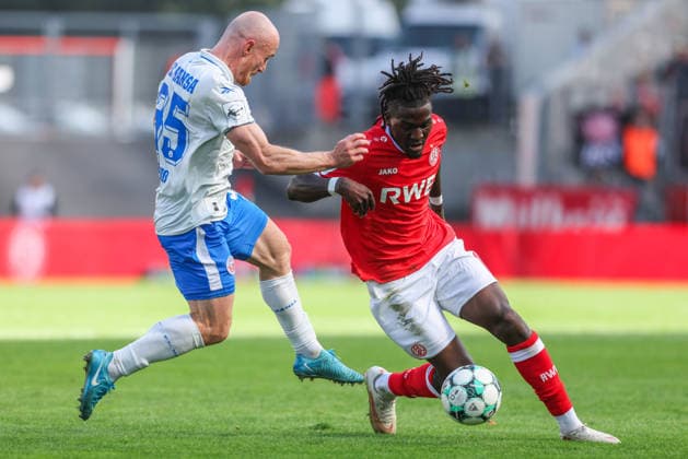 Soccer, 3rd Division, Matchday 7: Rot Weiss Essen vs. Hansa Rostock on September 20, 2026, at the Stadion an der Hafenstraße in Essen. Maximilian Krauß (Rostock, left) and Franci Bouebari (Essen, right). DFB regulations prohibit any use of photographs as image sequences and or quasi-video. xJRx