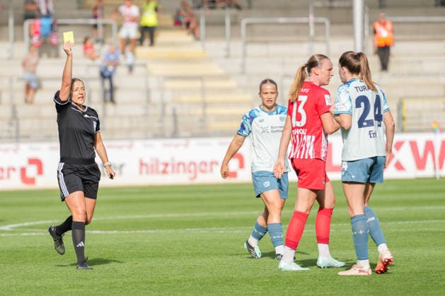 Google Pixel Women s Bundesliga: SC Freiburg vs. Bayer 04 Leverkusen, September 20, 2026—Karoline Wacker, the referee, shows a yellow card to Lilla Turanyi of Bayer 04 Leverkusen, 24. Google Pixel Women s Bundesliga: SC Freiburg vs. Bayer 04 Leverkusen, Dreisamstadion, September 20, 2026 DFB and DFL regulations prohibit any use of photographs as image sequences and or quasi-video. Copyright: xBEAUTIFULxSPORTS Boscox