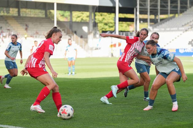 Google Pixel Women s Bundesliga: SC Freiburg vs. Bayer 04 Leverkusen, September 20, 2026; Lisa Kolb (SC Freiburg), 22, on the ball; Google Pixel Women s Bundesliga: SC Freiburg vs. Bayer 04 Leverkusen, Dreisamstadion, September 20, 2026 DFB and DFL regulations prohibit any use of photographs as image sequences and or quasi-video u009D Copyright: xBEAUTIFULxSPORTS Boscox