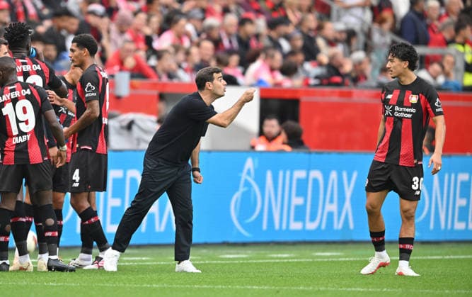 Coach Carles Martinez of Bayer Leverkusen gives instructions to Ibrahim Maza of Bayer Leverkusen, Soccer, 1. Bundesliga, Matchday 4, Bayer 04 Leverkusen vs. RB Leipzig, on September 20, 2026, in Leverkusen, Germany. DFL regulations prohibit any use of photographs as image sequences and or quasi-video.