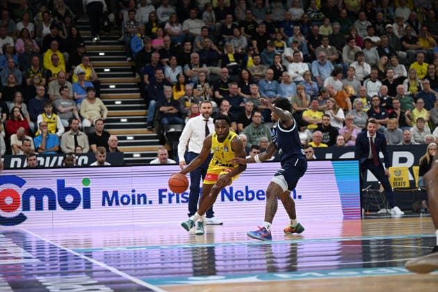 September 20, 2026, GER, Basketball, Bundesliga 1 Matchday, 2026–2027 Season, Oldenburg, EWE Arena, EWE Baskets Oldenburg vs. Syntainics MBC Jeremy ROACH EWE Baskets Oldenburg 5 DeLonnie HUNT Syntainics MBC 3 Oldenburg EWE Arena Lower Saxony Germany Copyright: xnordphotoxGmbHx xRojahnx