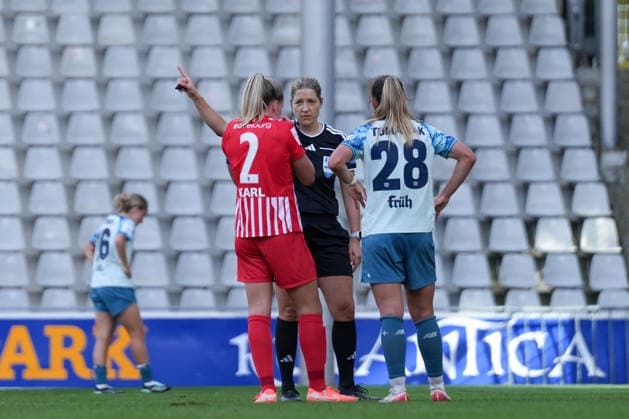 Lisa Karl (SC Freiburg, No. 02) and Paulina Tomasiak (Bayer 04 Leverkusen, No. 28) with referee Karoline Wacker, Germany, soccer, Google Pixel Women s Bundesliga, Matchday 5, 2026–2027, SC Freiburg vs. Bayer 04 Leverkusen, September 20, 2026, Dreisamstadion, Freiburg, Dreisamstadion, Baden-Württemberg, Germany Copyright: xArnexAmbergx