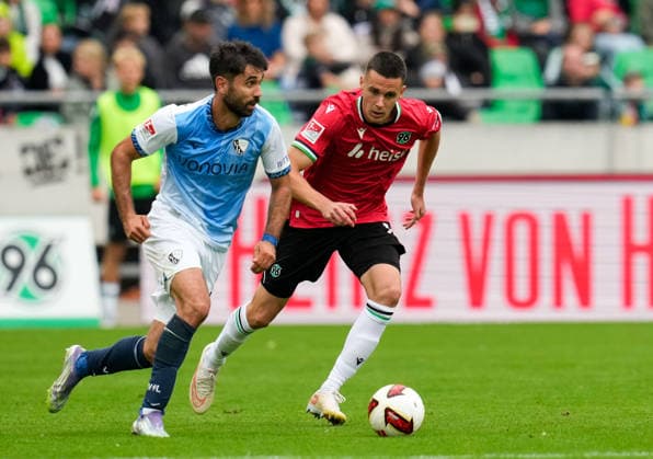 Sean Klaiber, VfL Bochum 1848, 2 vs. Bastian Allgeier, Hannover 96, 17 GER, Hannover 96 vs. VfL Bochum 1848, 2. Bundesliga, Matchday 6, 2026–27 Season, Heinz von Heiden Arena, Hannover, September 20, 2026. DFL regulations prohibit any use of photographs as image sequences and or quasi-video. Hannover 96 vs. VfL Bochum 1848, 2. Bundesliga, Matchday 6, 2026–27 Season, September 20, 2026, Hannover Copyright: xEibner-Pressefoto ScottxColemanx EP_SCN