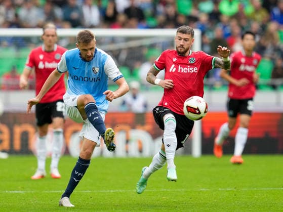 Karol Mets of VfL Bochum 1848, No. 5, in a tackle with Marcel Hartel of Hannover 96, No. 10, GER; Hannover 96 vs. VfL Bochum 1848, 2. Bundesliga, Matchday 6, 2026–27 season, Heinz von Heiden Arena, Hannover, September 20, 2026 DFL regulations prohibit any use of photographs as image sequences and or quasi-video Hannover 96 vs. VfL Bochum 1848, 2. Bundesliga, Matchday 6, 2026–27 season, September 20, 2026, Hannover Copyright: xEibner-Pressefoto ScottxColemanx EP_SCN
