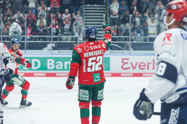 Augsburg, Germany, September 20, 2026 PENNY DEL 2026–2027, Game 2: Augsburger Panther vs. Schwenninger Wild Wings. Pictured: Enrico Morales. Augsburg celebrates after his goal to make it 3–0. Copyright: xFotostandx xStiebertx