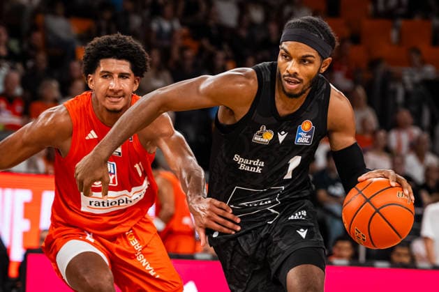 easyCredit BBL Ratiopharm Ulm vs. MHP RIESEN Ludwigsburg, September 20, 2026, Ulm, GERMANY September 20, 2026 Meissa Faye of ratiopharm Ulm, No. 11, battles for the ball with Justin Kier of MHP RIESEN Ludwigsburg, 1 during the game between Ratiopharm Ulm and MHP RIESEN Ludwigsburg on Game Day 1 of the easyCredit BBL at the ratiopharm Arena Ulm Copyright: xBEAUTIFULxSPORTS Steinx