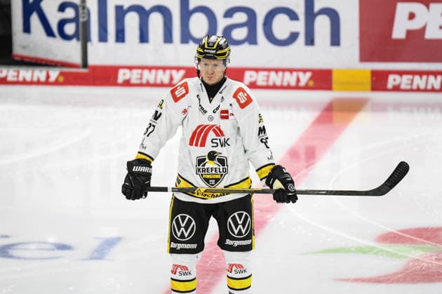 Straubing Tigers vs. Krefeld Pinguine, Ice Hockey, German Ice Hockey League, Penny DEL, Matchday 1, 2026–2027 Season, September 23, 2026, Philip Gogulla, Krefeld Pinguine, Men s Ice Hockey, German Ice Hockey League, Penny DEL, Matchday 1, 2026–2027 season on September 20, 2026, at the Eisstadion am Pulverturm, Straubing Tigers (blue) vs. Krefeld Pinguine (white)