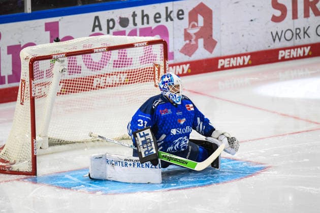 Straubing Tigers vs. Krefeld Pinguine, Ice Hockey, German Ice Hockey League, Penny DEL, Matchday 1, 2026–2027 Season, September 23, 2026, Jakub Skarek, Straubing Tigers, Men s Ice Hockey, German Ice Hockey League, Penny DEL, Matchday 1, 2026–2027 Season on September 20, 2026, at the Eisstadion am Pulverturm, Straubing Tigers (blue) vs. Krefeld Pinguine (white)