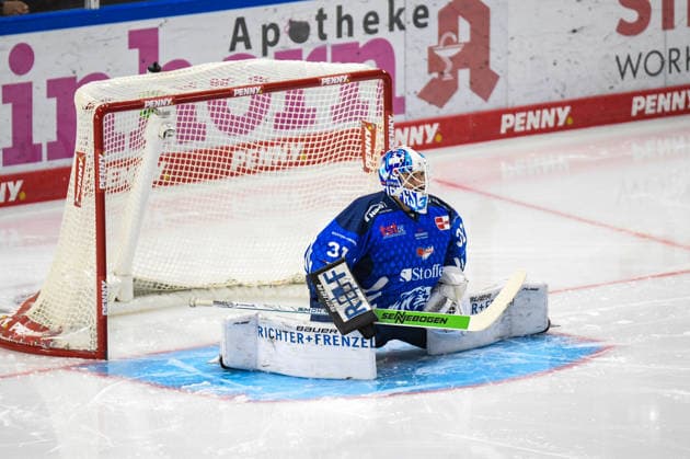 Straubing Tigers vs. Krefeld Pinguine, Ice Hockey, German Ice Hockey League, Penny DEL, Matchday 1, 2026–2027 Season, September 23, 2026, Jakub Skarek, Straubing Tigers, Men s Ice Hockey, German Ice Hockey League, Penny DEL, Matchday 1, 2026–2027 Season on September 20, 2026, at the Eisstadion am Pulverturm, Straubing Tigers (blue) vs. Krefeld Pinguine (white)