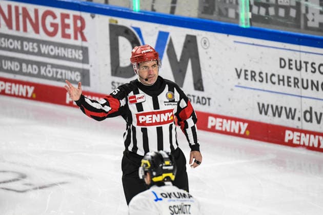 Straubing Tigers vs. Krefeld Pinguine, Ice Hockey, German Ice Hockey League, Penny DEL, Matchday 1, 2026–2027 Season, September 23, 2026; Referee: Christopher Schadewaldt, Men’s Ice Hockey, German Ice Hockey League, Penny DEL, Matchday 1, 2026–2027 season on September 20, 2026, at the Eisstadion am Pulverturm, Straubing Tigers (blue) vs. Krefeld Pinguine (white)