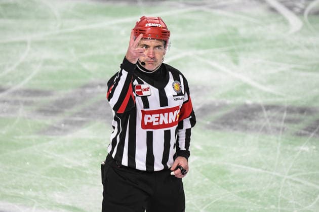 Straubing Tigers vs. Krefeld Pinguine, Ice Hockey, German Ice Hockey League, Penny DEL, Matchday 1, 2026–2027 Season, September 23, 2026; Referee: Christopher Schadewaldt, Men’s Ice Hockey, German Ice Hockey League, Penny DEL, Matchday 1, 2026–2027 season on September 20, 2026, at the Eisstadion am Pulverturm, Straubing Tigers (blue) vs. Krefeld Pinguine (white)