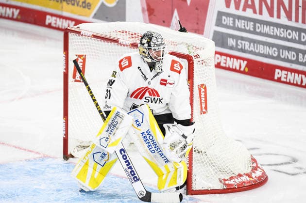 Straubing Tigers vs. Krefeld Pinguine, Ice Hockey, German Ice Hockey League, Penny DEL, Matchday 1, 2026–2027 Season, September 23, 2026, Felix Bick, Krefeld Pinguine, Men s Ice Hockey, German Ice Hockey League, Penny DEL, Matchday 1, 2026–2027 Season on September 20, 2026, at the Eisstadion am Pulverturm, Straubing Tigers (blue) vs. Krefeld Pinguine (white)