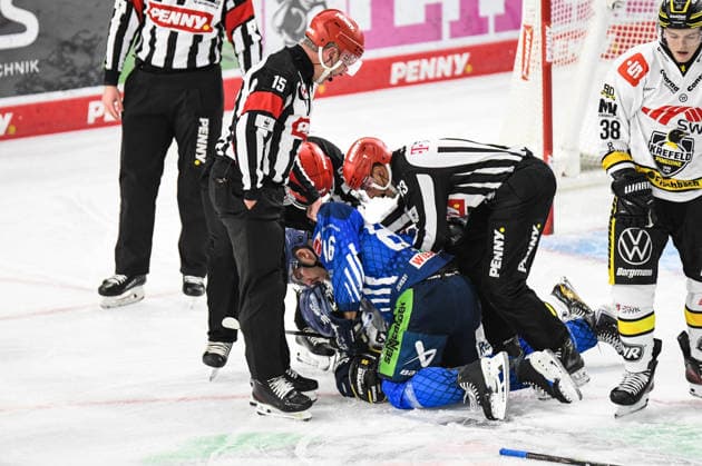 Straubing Tigers vs. Krefeld Pinguine, Ice Hockey, German Ice Hockey League, Penny DEL, Matchday 1, 2026–2027 Season, September 23, 2026: Skyler McKenzie of the Straubing Tigers on the ice with Adam Payerl of the Krefeld Pinguine, Men’s Ice Hockey, German Ice Hockey League, Penny DEL, Matchday 1, 2026–2027 Season on September 20, 2026, at the Eisstadion am Pulverturm, Straubing Tigers (blue) vs. Krefeld Pinguine (white)