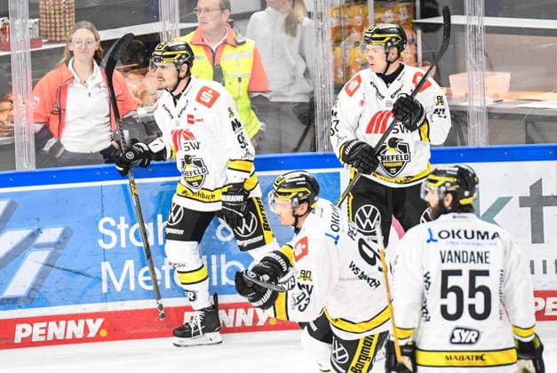 Straubing Tigers vs. Krefeld Pinguine, Ice Hockey, German Ice Hockey League, Penny DEL, Matchday 1, 2026–2027 Season, September 23, 2026: Mathew Santos of the Krefeld Pinguine celebrates a goal, Men s Ice Hockey, German Ice Hockey League, Penny DEL, Matchday 1, 2026–2027 Season on September 20, 2026, at the Eisstadion am Pulverturm, Straubing Tigers (blue) vs. Krefeld Pinguine (white)