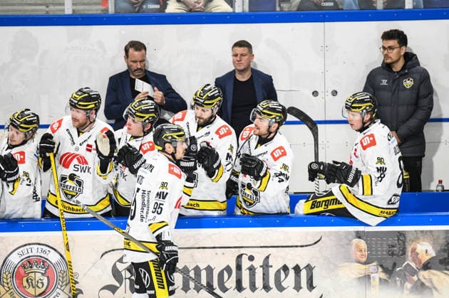 Straubing Tigers vs. Krefeld Pinguine, Ice Hockey, German Ice Hockey League, Penny DEL, Matchday 1, 2026–2027 Season, September 23, 2026: Mathew Santos of the Krefeld Pinguine celebrates a goal, Men s Ice Hockey, German Ice Hockey League, Penny DEL, Matchday 1, 2026–2027 Season on September 20, 2026, at the Eisstadion am Pulverturm, Straubing Tigers (blue) vs. Krefeld Pinguine (white)