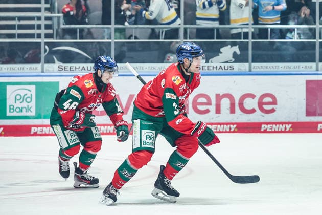 Augsburg, Germany, September 20, 2026 PENNY DEL 2026–2027, Game 2: Augsburger Panther vs. Schwenninger Wild Wings. Pictured: Alec McCrea celebrates after scoring the 1–0 goal. Copyright: xFotostandx xStiebertx