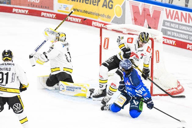 Straubing Tigers vs. Krefeld Pinguine, Ice Hockey, German Ice Hockey League, Penny DEL, Matchday 1, 2026–2027 Season, September 23, 2026—Felix Bick of the Krefeld Pinguine prevents a goal, Men’s Ice Hockey, German Ice Hockey League, Penny DEL, Matchday 1, 2026–2027 season on September 20, 2026, at the Eisstadion am Pulverturm; Straubing Tigers (blue) vs. Krefeld Pinguine (white)