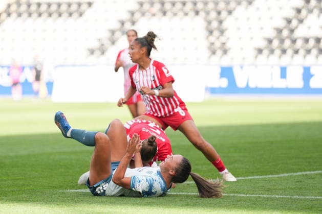 Google Pixel Women s Bundesliga: SC Freiburg vs. Bayer 04 Leverkusen, September 20, 2026. A tackle between Maja Sternad (Bayer 04 Leverkusen, 23) and Julia Stierli (SC Freiburg), 5 Google Pixel Women’s Bundesliga: SC Freiburg vs. Bayer 04 Leverkusen, Dreisamstadion, September 20, 2026. DFB and DFL regulations prohibit any use of photographs as image sequences and or quasi-video. Copyright: xBEAUTIFULxSPORTS Boscox