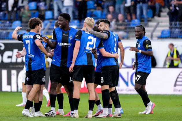 Spieler vom SV Waldhof Mannheim, jubeln über das Tor zum 1:0, Jubel, Torjubel, Torerfolg, celebrate the goal, goal, celebration, jubelt ueber das Tor, Freuen, Freude, freut sich, optimistisch, positiv, Spielszene, Highlight, Action, Aktion, 20.09.2026, Mannheim (Deutschland), Fussball, 3. Liga, SV Waldhof Mannheim - SC Preußen Münster, DFB DFL REGULATIONS PROHIBIT ANY USE OF PHOTOGRAPHS AS IMAGE SEQUENCES AND OR QUASI-VIDEO. xozx