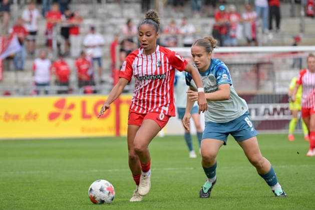 Nicole Ojukwu, SC Freiburg Women, 06, in possession of the ball and in a footrace with Paulina Platner, Bayer 04 Leverkusen Women, 06, GER, SC Freiburg vs. Bayer 04 Leverkusen, Women’s Soccer, Bundesliga, Matchday 5, 2026–2027 Season, September 20, 2026 DFB regulations prohibit any use of photographs as image sequences and or quasi-video GER, SC Freiburg vs. Bayer 04 Leverkusen, Women’s Soccer, Bundesliga, Matchday 5, 2026–2027 Season, September 20, 2026, Freiburg Copyright: xEibner-Pressefotox EP_THS