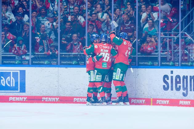 Jubilation among the Augsburg fans over the 2–0 win GER, Augsburger Panther vs. Schwenninger Wild Wings, ice hockey, PENNY DEL, Matchday 2, 2026–2027 season, September 20, 2026 GER, Augsburger Panther vs. Schwenninger Wild Wings, Ice Hockey, PENNY DEL, Matchday 2, 2026–2027 Season, September 20, 2026 Germany Copyright: xEibner-Pressefoto GeraldxOelze-dexStoppanyx EP_ODS