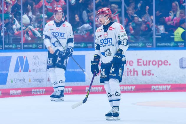 Hakon Haenelt, Schwenninger Wild Wings, 19, dejected after the 2–0 loss GER, Augsburger Panther vs. Schwenninger Wild Wings, ice hockey, PENNY DEL, Matchday 2, 2026–2027 season, September 20, 2026 GER, Augsburger Panther vs. Schwenninger Wild Wings, ice hockey, PENNY DEL, Matchday 2, 2026–2027 season, September 20, 2026 Germany Copyright: xEibner-Pressefoto GeraldxOelze-dexStoppanyx EP_ODS